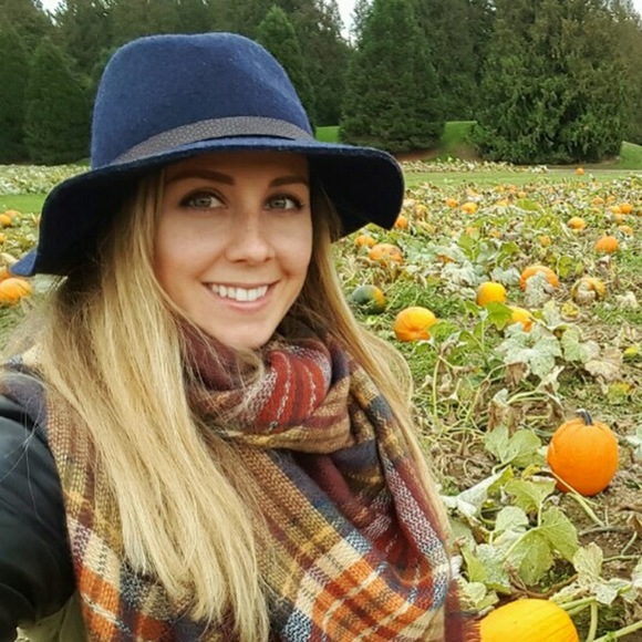 Meet your Posher, Rachae - Picture 1 of 1